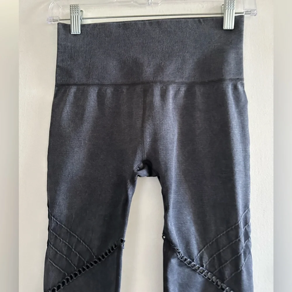 SoulCycle Dark Gray Seamless Cutout Ribbed Leggings size Small EUC - Picture 4 of 6